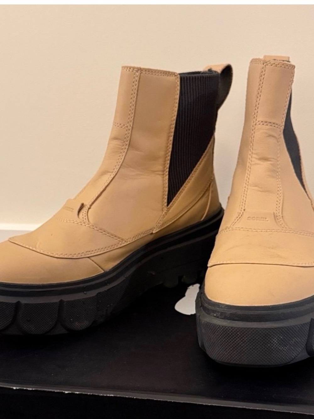 Sorrel Women's Chunky Chelsea Boot in Tan